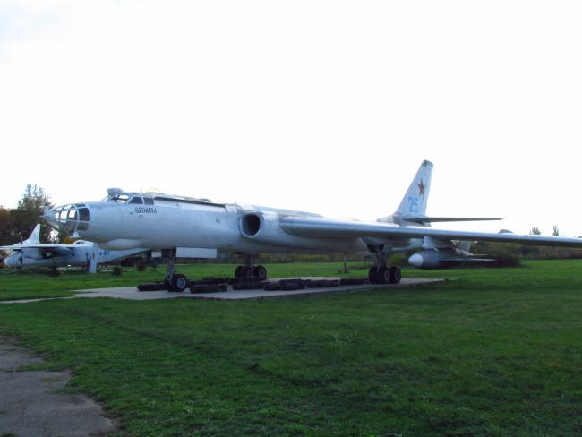 Ту-16К Перший радянський реактивний бомбардувальник.